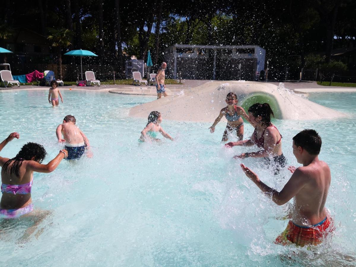 Estivo Premium Deluxe Mobile Homes On Camping Malibu Beach ลิโดดิเยโซโล ภายนอก รูปภาพ