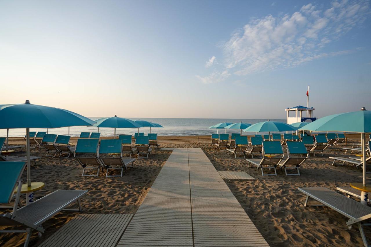 Estivo Premium Deluxe Mobile Homes On Camping Malibu Beach ลิโดดิเยโซโล ภายนอก รูปภาพ
